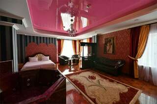 Гостиница Малибу Омск Люкс с джакузи или купелью-12